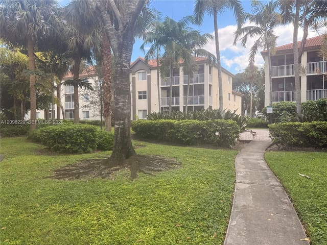 430 S Park Road 3-302, Hollywood, FL 33021