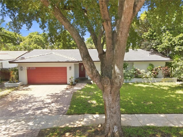 16500 E Stonehaven Road, Miami Lakes, FL 33014