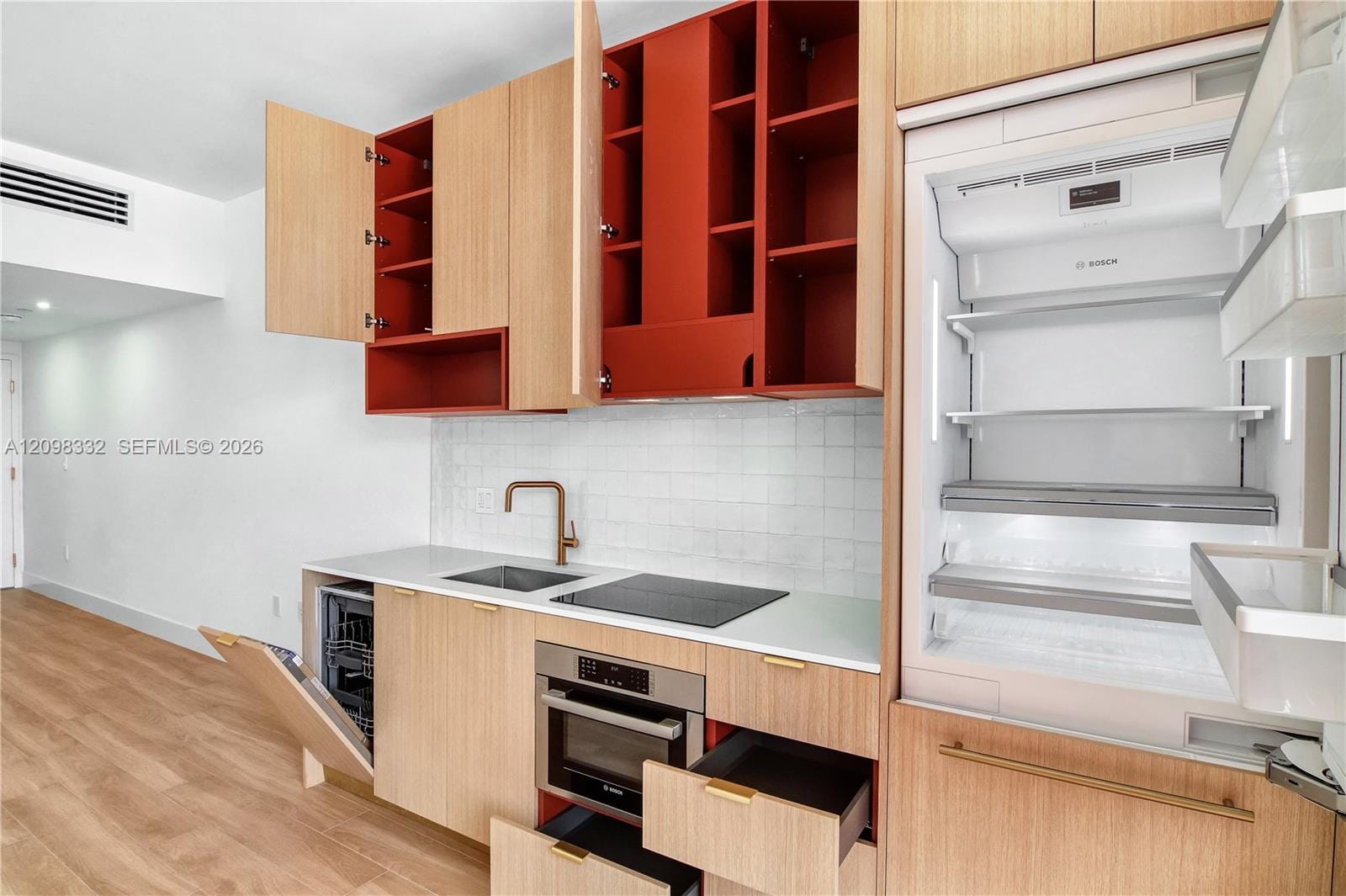 90 NE 32 522 — photo 11