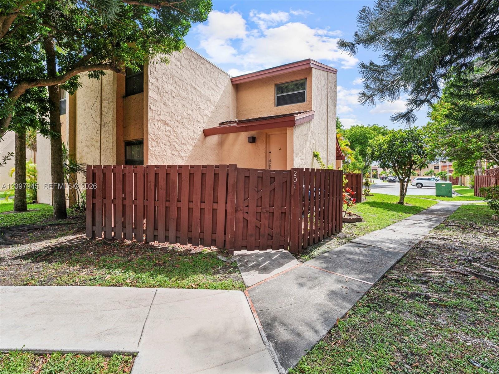 291 W Park Drive 9-201, Miami, FL 33172 - photo 1 of 30