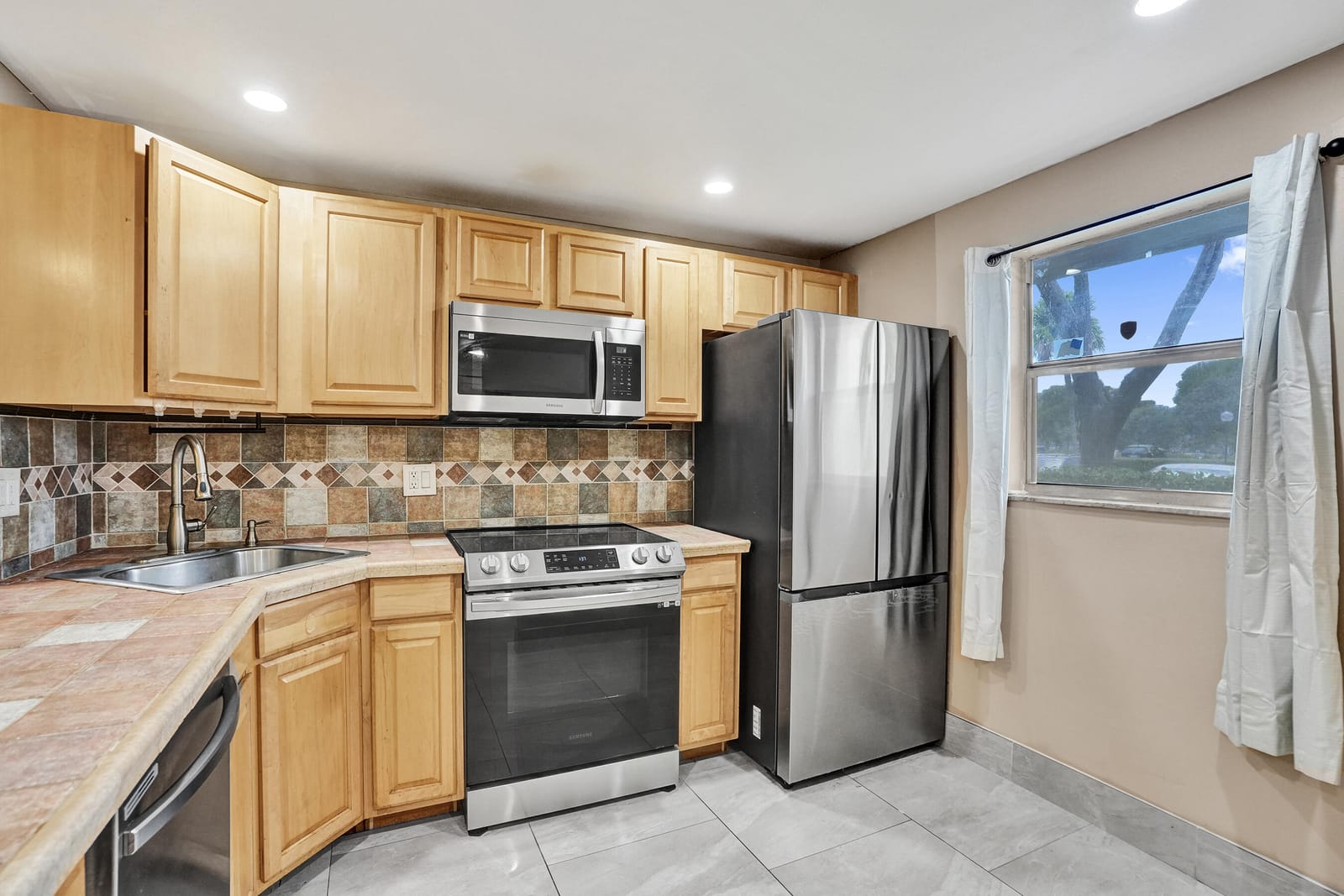 8301 SANDS POINT Boulevard S102, Tamarac, FL 33321 photo 4