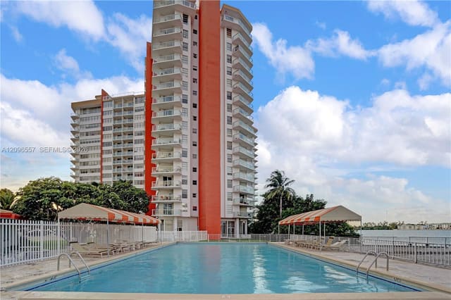 1301 NE Miami Gardens Drive 403W, Miami, FL 33179