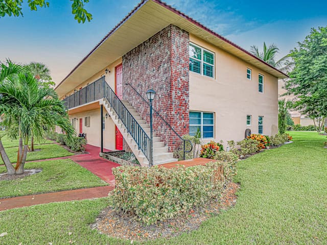 1975 SW Palm City Road 39 J, Stuart, FL 34994