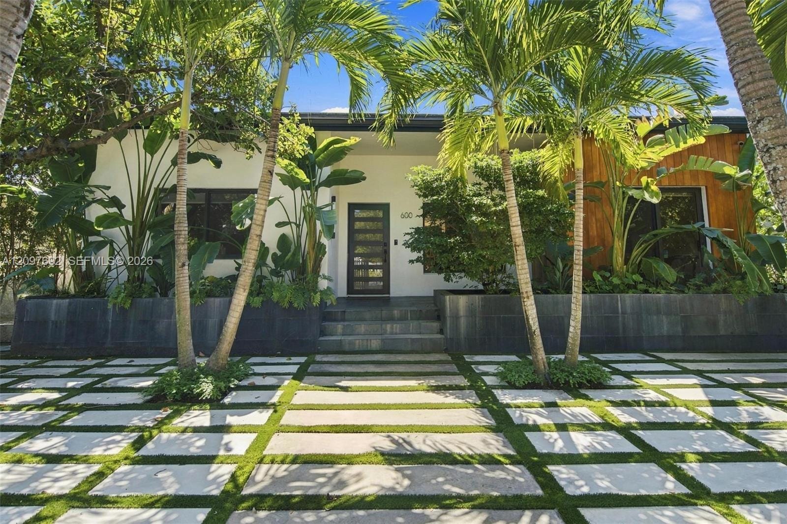 600 W 51st Street, Miami Beach, FL 33140 photo 1