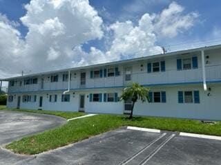 1115 LAKE Terrace 210, Boynton Beach, FL 33426