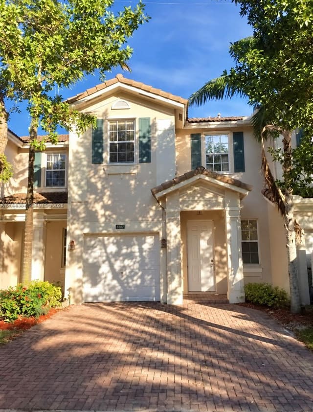 11917 SW 152nd Place 11917, Miami, FL 33196