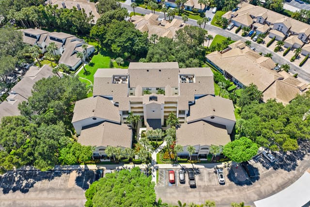 326 OAK HARBOUR Drive 326, Juno Beach, FL 33408