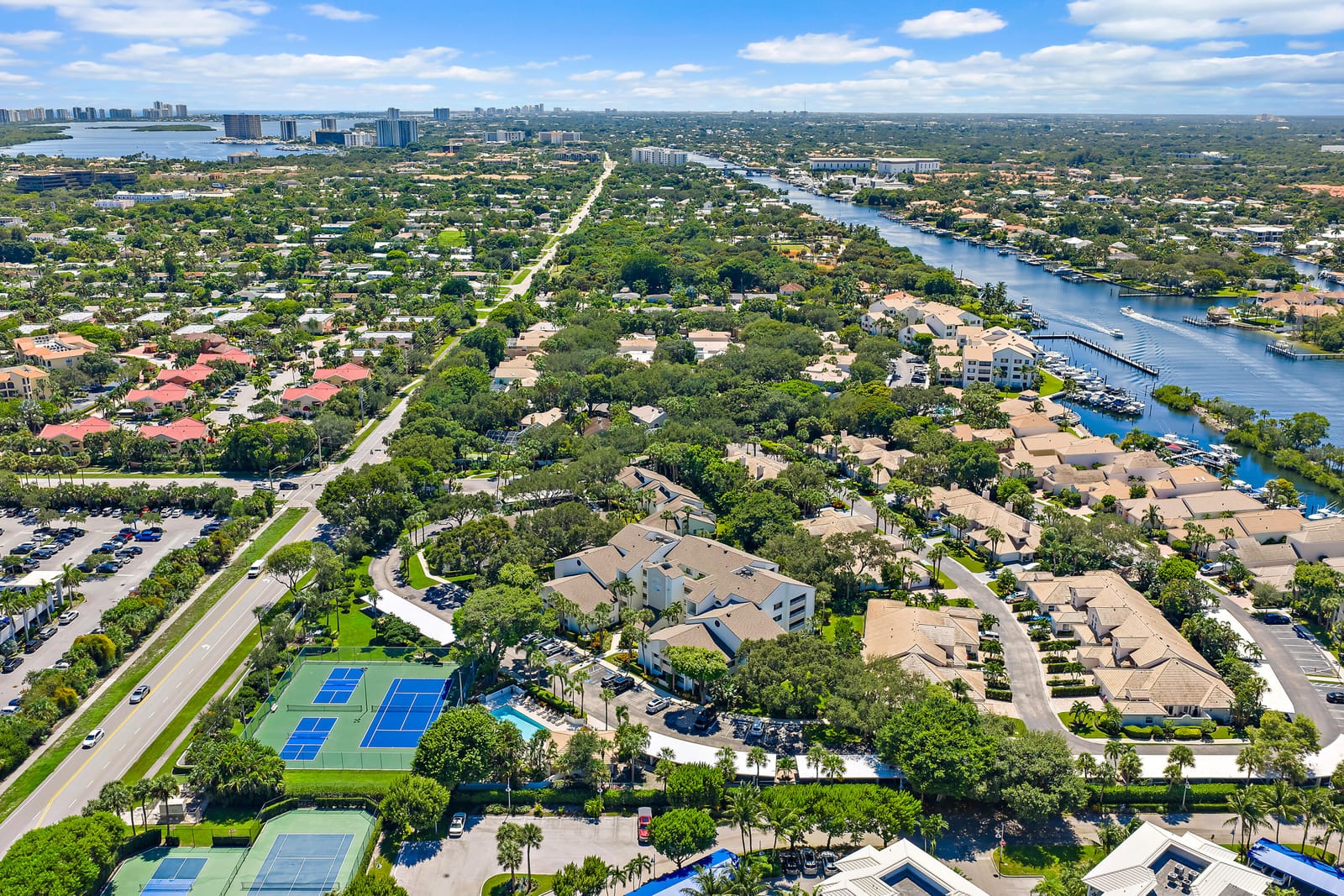 326 OAK HARBOUR Drive 326 — photo 4