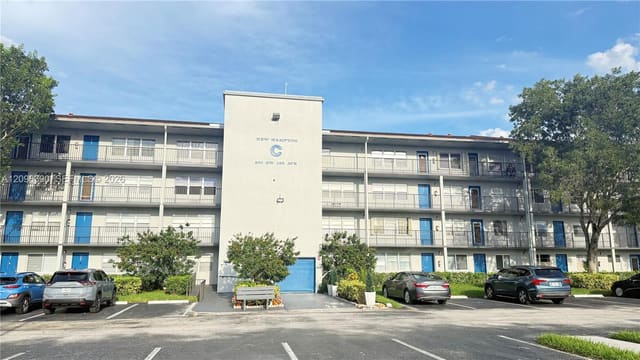 301 SW 135th Avenue 310C, Pembroke Pines, FL 33027