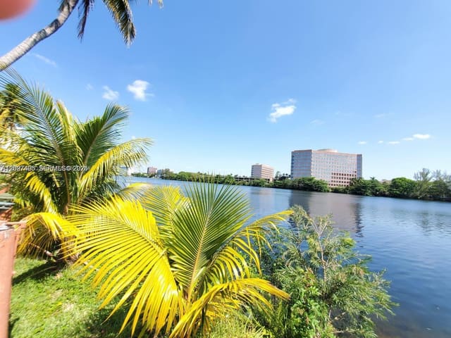 5199 NW 7th Street 302, Miami, FL 33126