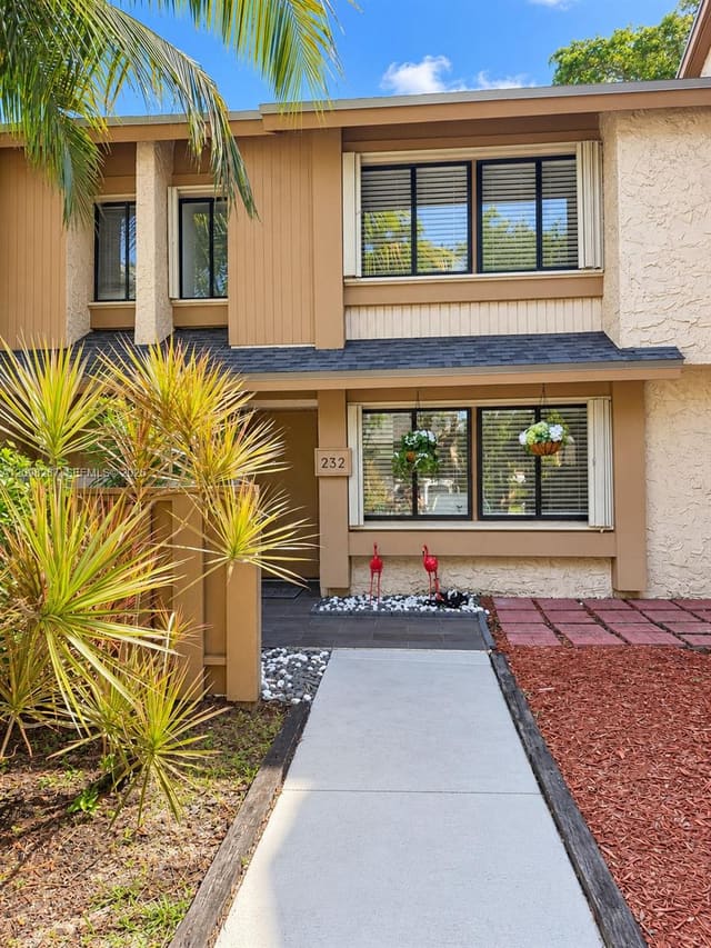 232 Wimbledon Lake Drive 232, Plantation, FL 33324