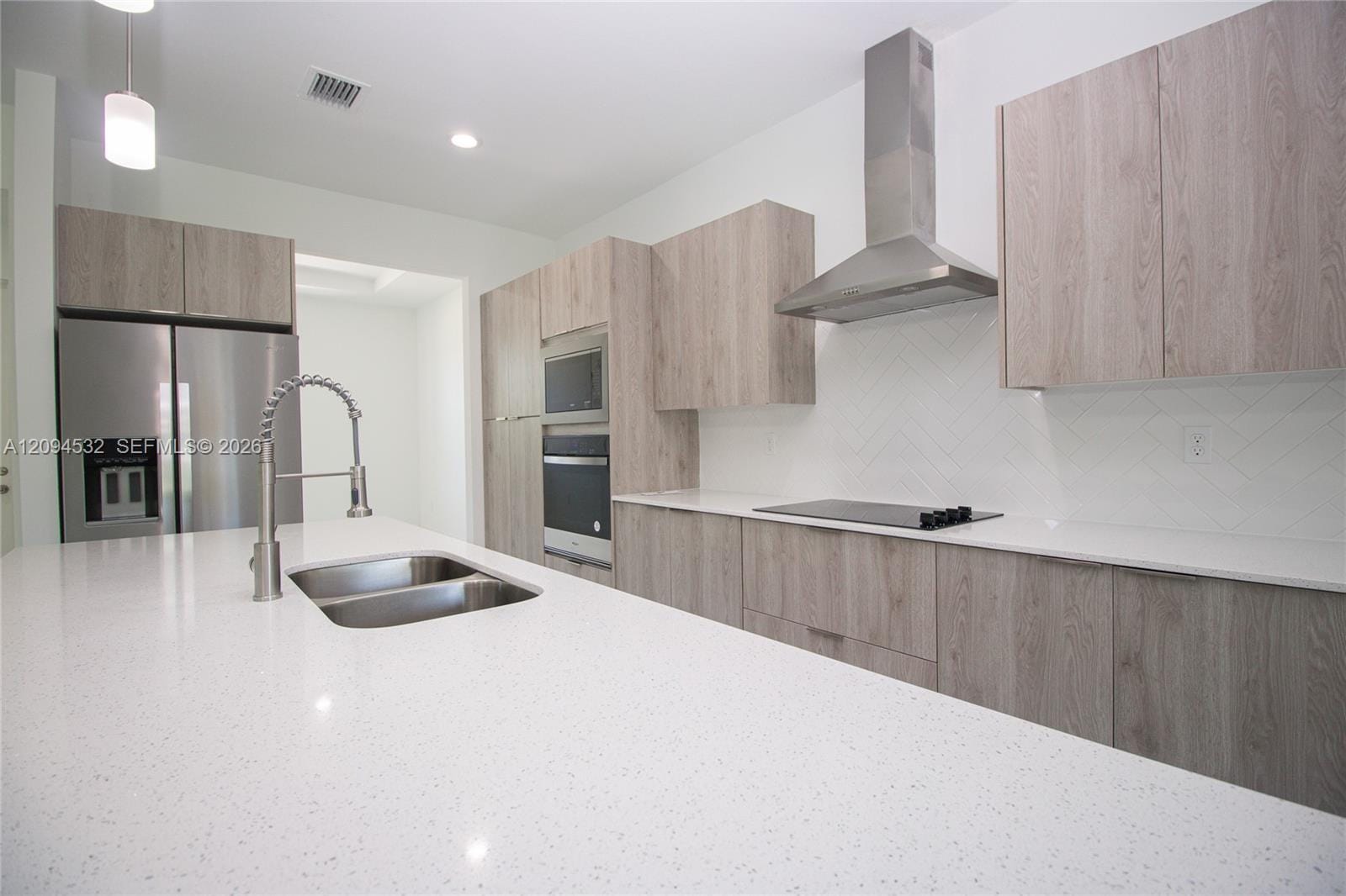 733 Alee Street E — photo 11