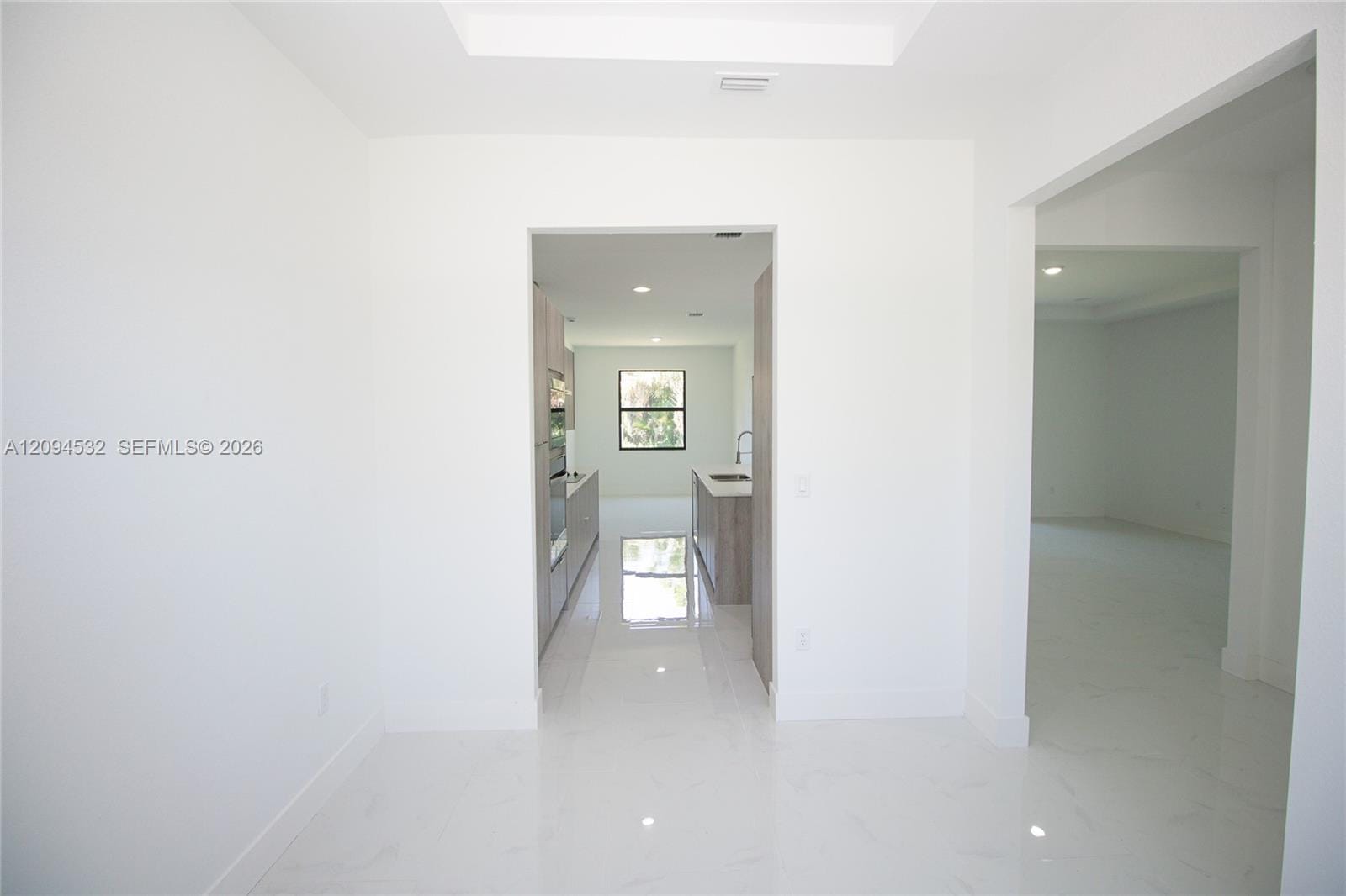 733 Alee Street E — photo 12