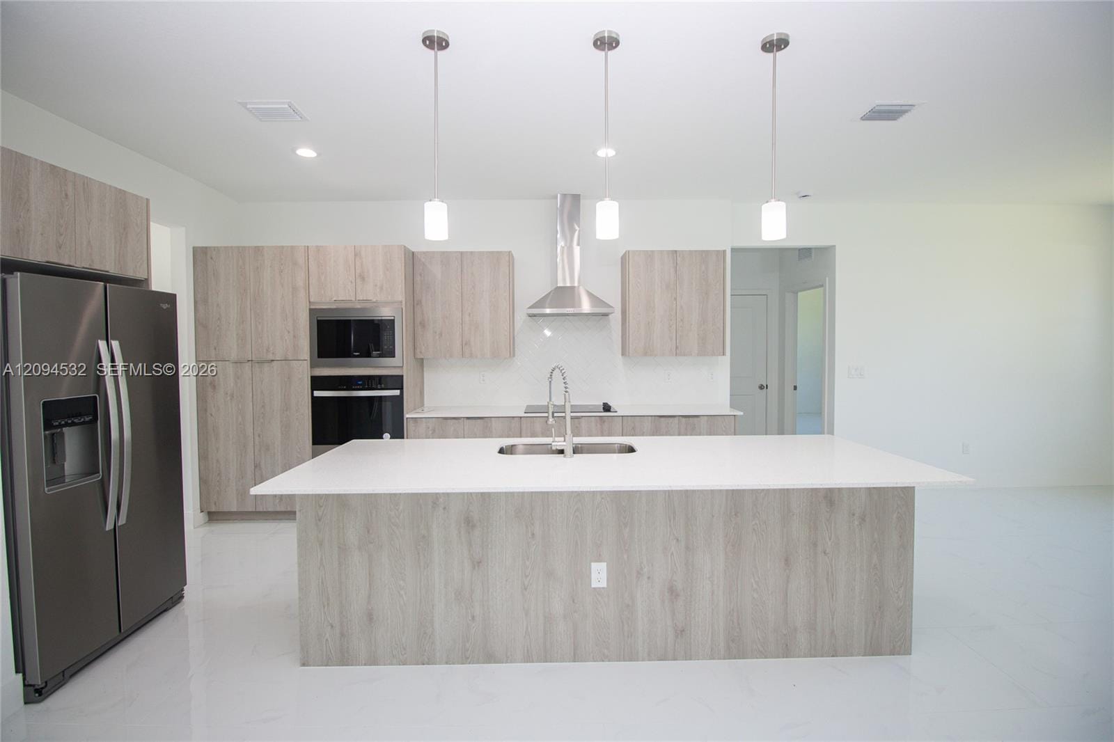 733 Alee Street E — photo 8