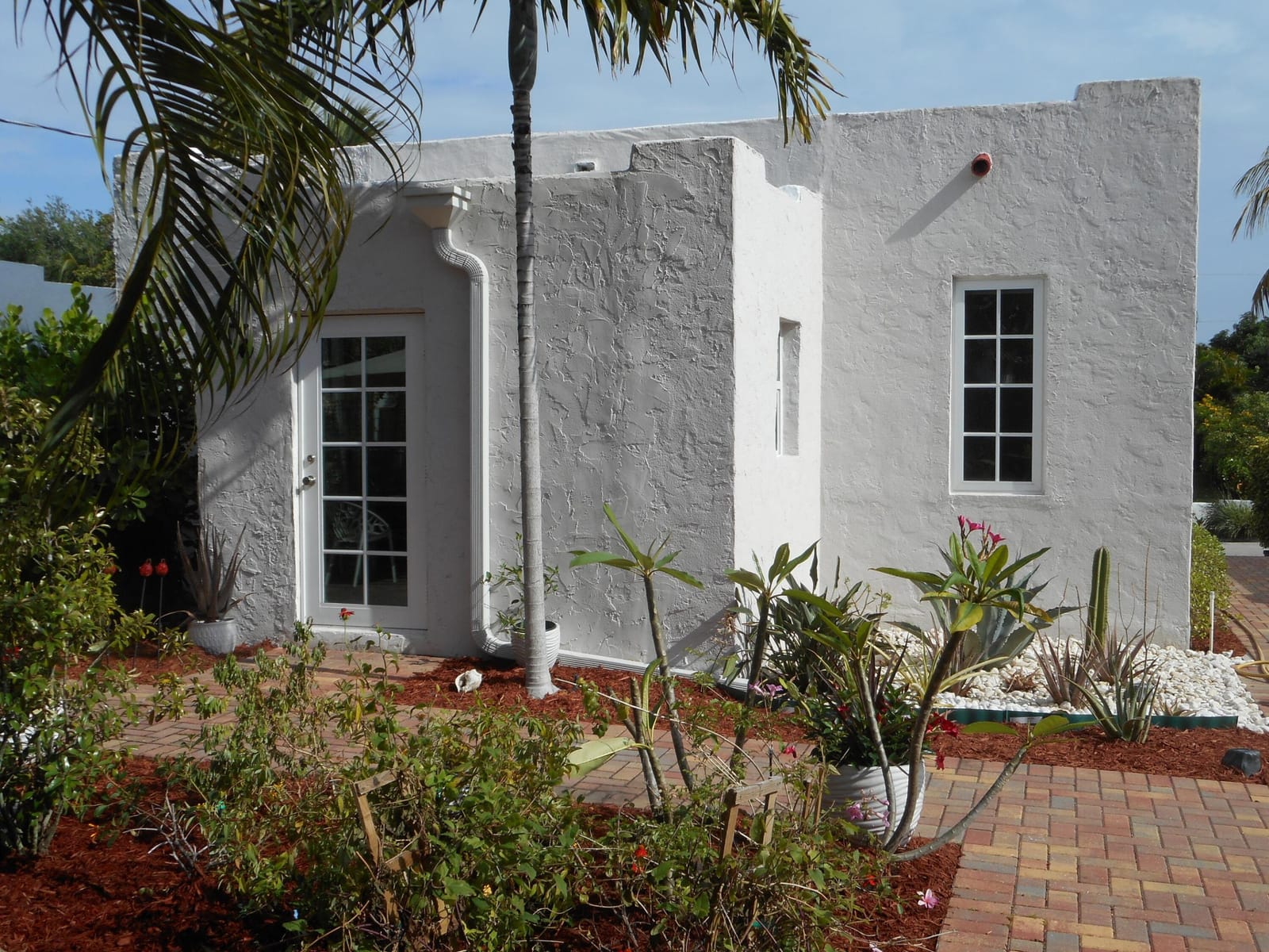 832 BISCAYNE Drive, West Palm Beach, FL 33401 photo 2