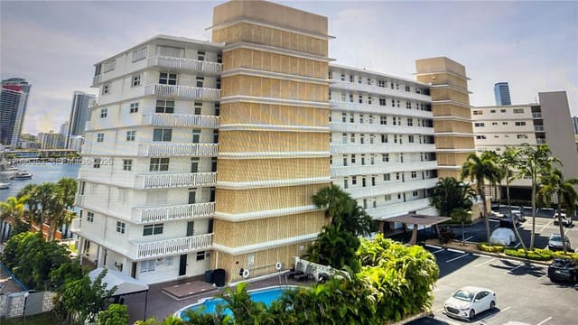 410 Golden Isles Drive 407, Hallandale Beach, FL 33009
