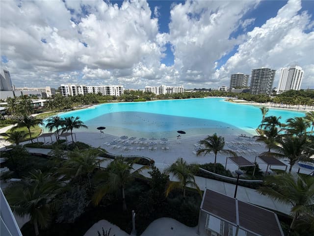 2411 Laguna Circle 408, North Miami, FL 33181