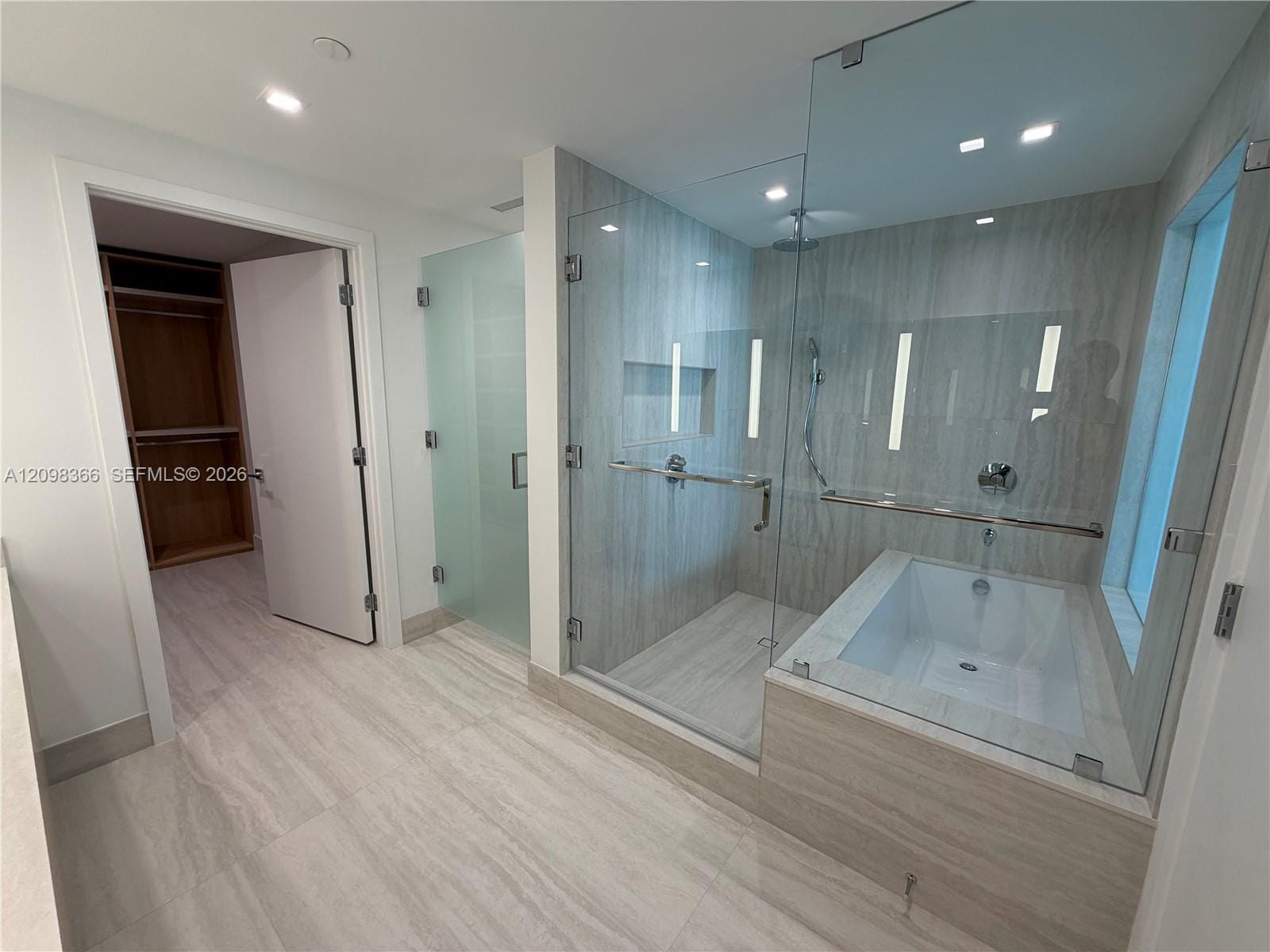 2411 Laguna Circle 408, North Miami, FL 33181 photo 9