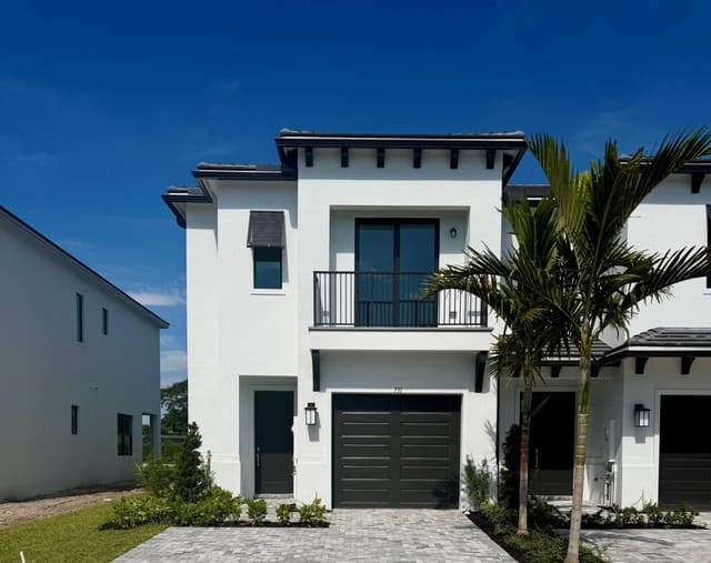 711 Nove Boulevard 15 Mangrove, Margate, FL 33063