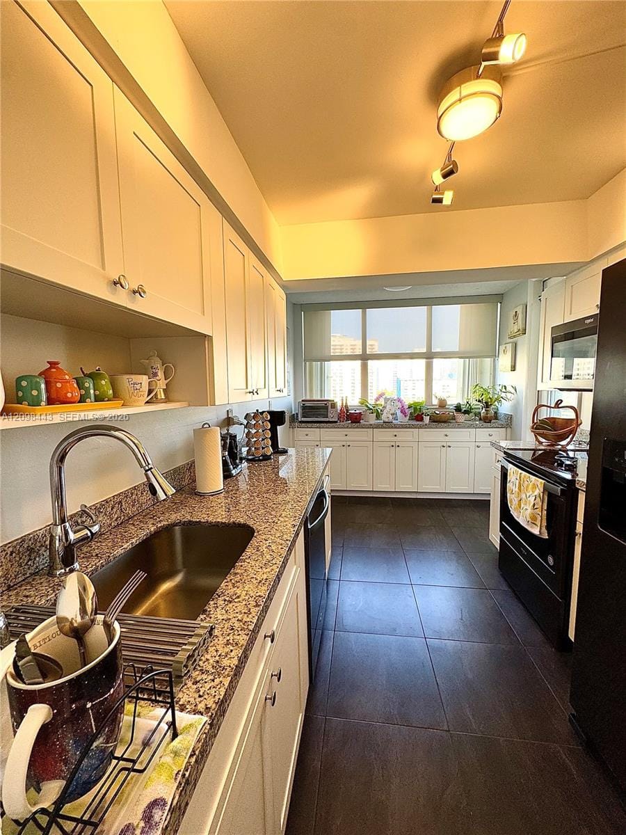 100 Golden Isles Drive 806, Hallandale Beach, FL 33009 photo 20