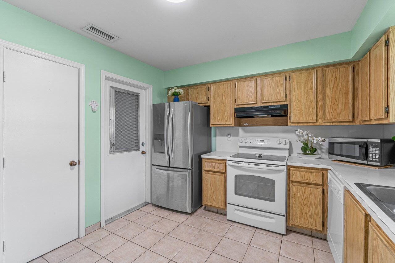 9825 Walnut Tree Way — photo 10