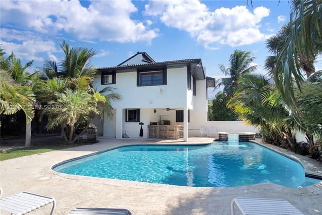 53 E Beach Road, Tavernier, FL 33070