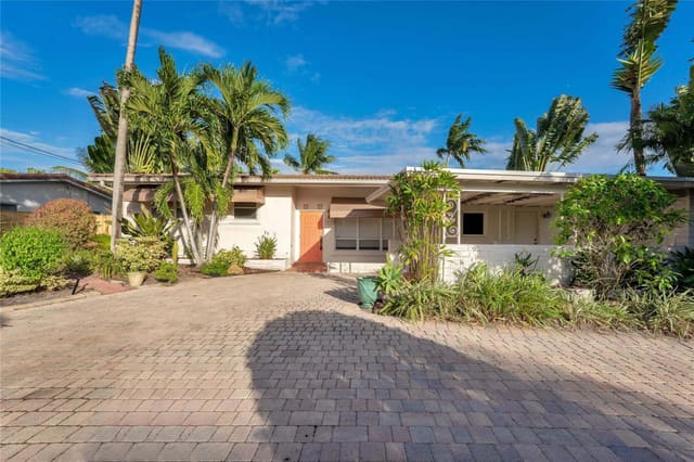 2142 NE 17th Avenue, Wilton Manors, FL 33305