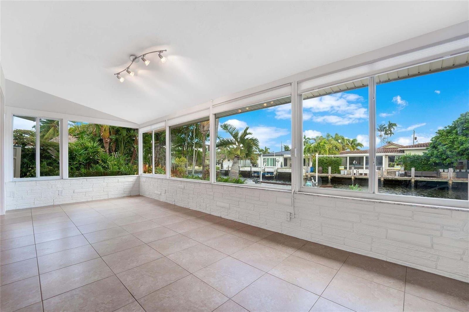 2142 NE 17th Avenue, Wilton Manors, FL 33305 photo 22