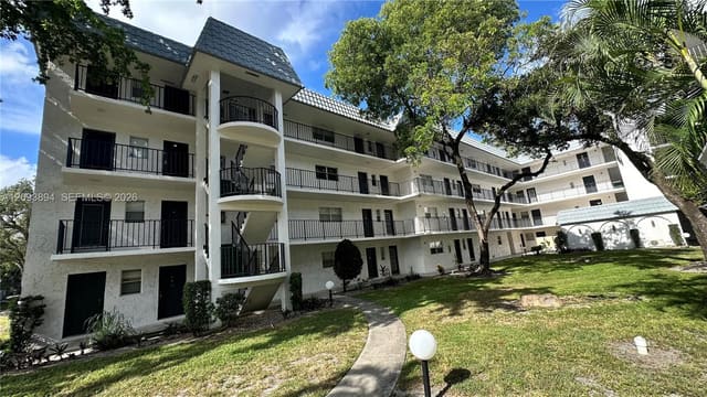3360 Spanish Moss Terrace 403, Lauderhill, FL 33319