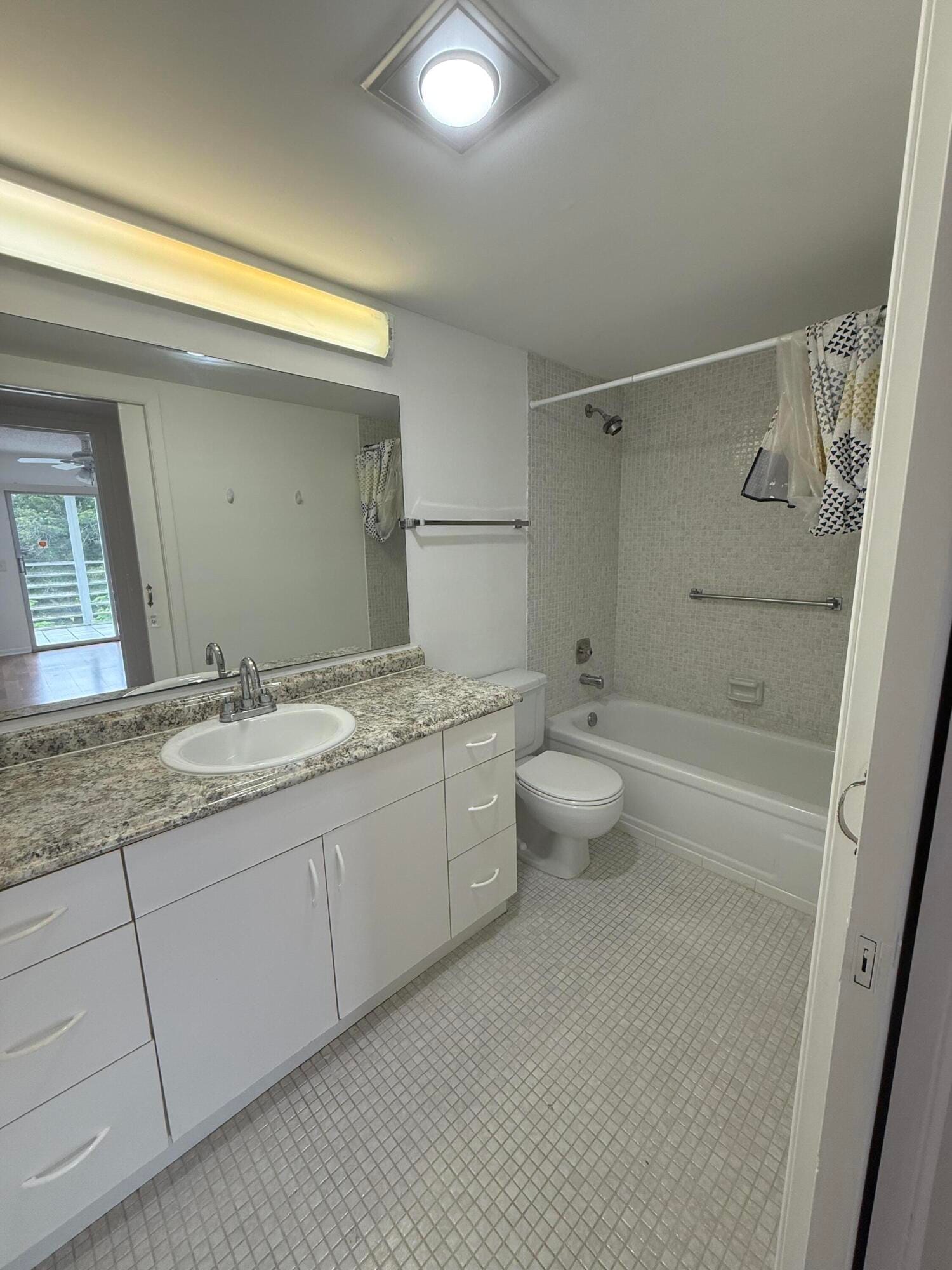 4055 NEWCASTLE C — photo 6