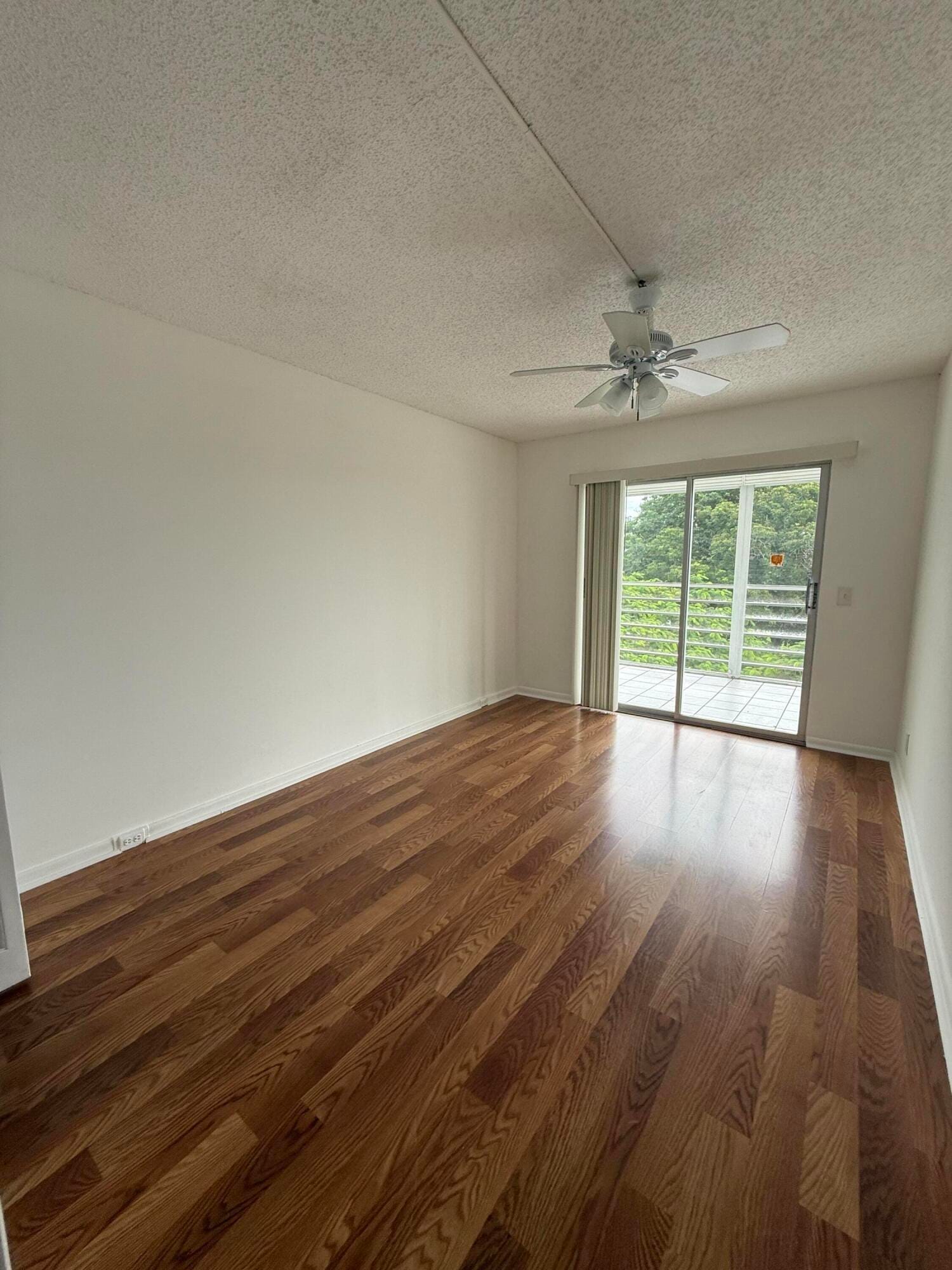 4055 NEWCASTLE C — photo 8