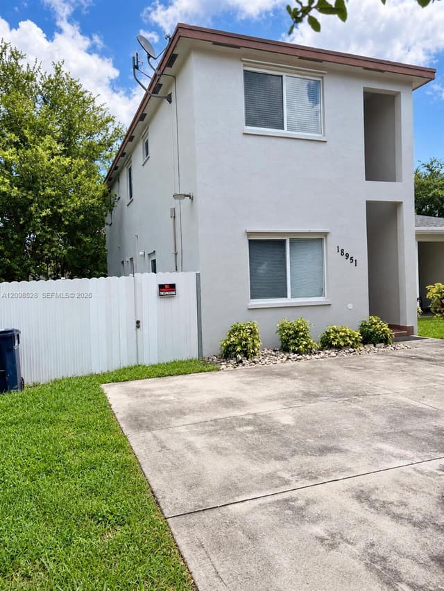 18951 SW 113th Place, Miami, FL 33157