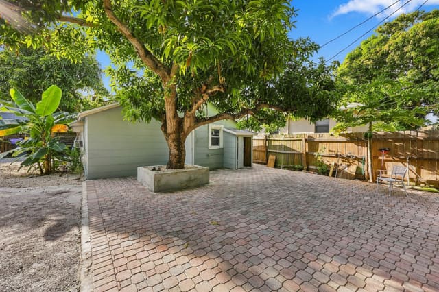 618 S PINE Street B, Lake Worth Beach, FL 33460