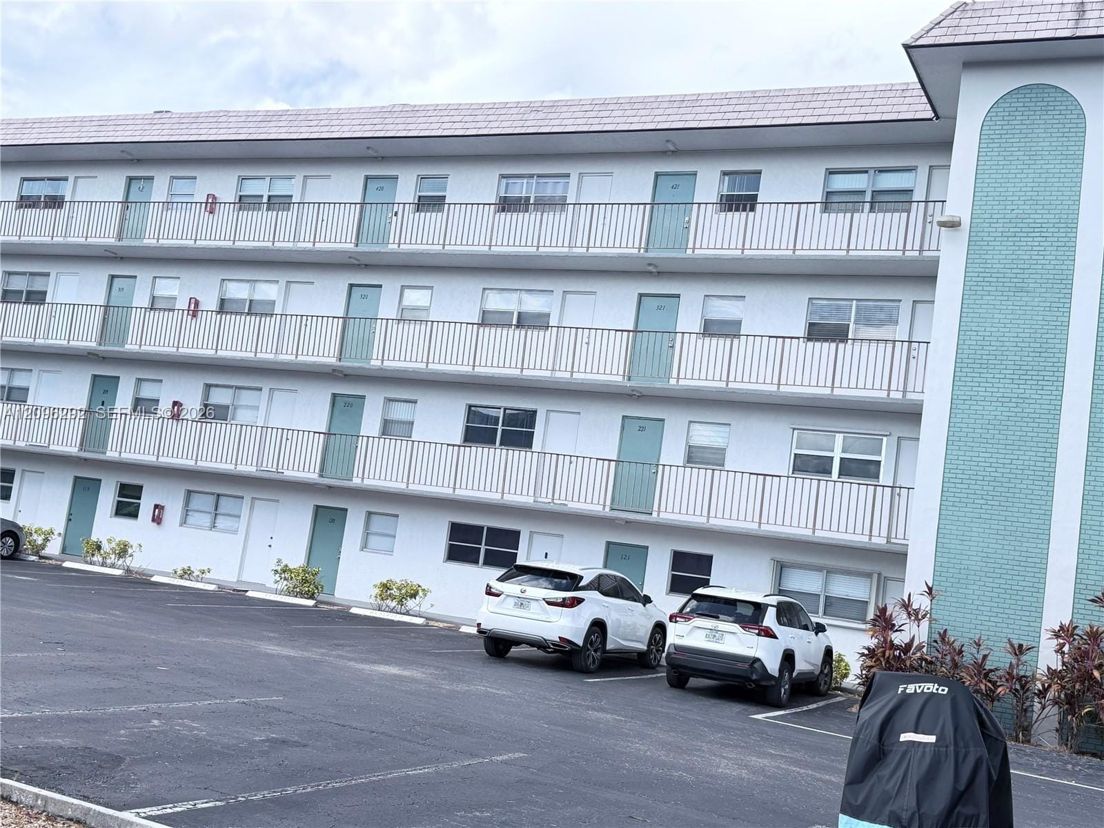 Wincast Arms North, Deerfield Beach, FL home for sale at 4311 Crystal Lake Drive 120
