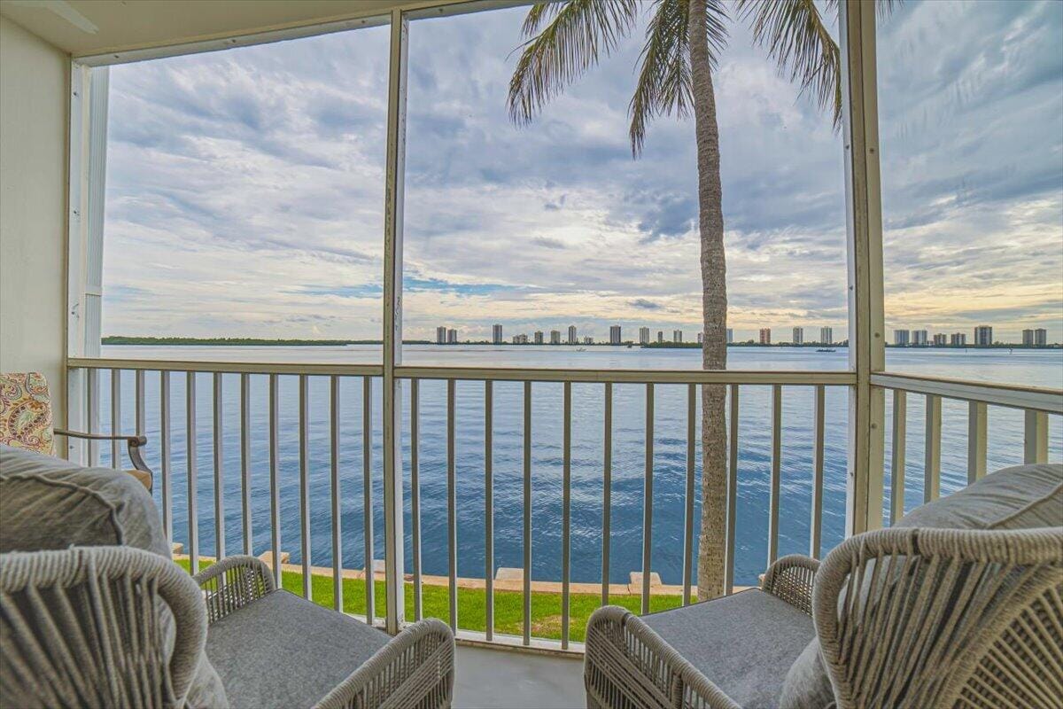 101 Doolen Court 205, North Palm Beach, FL 33408 photo 24