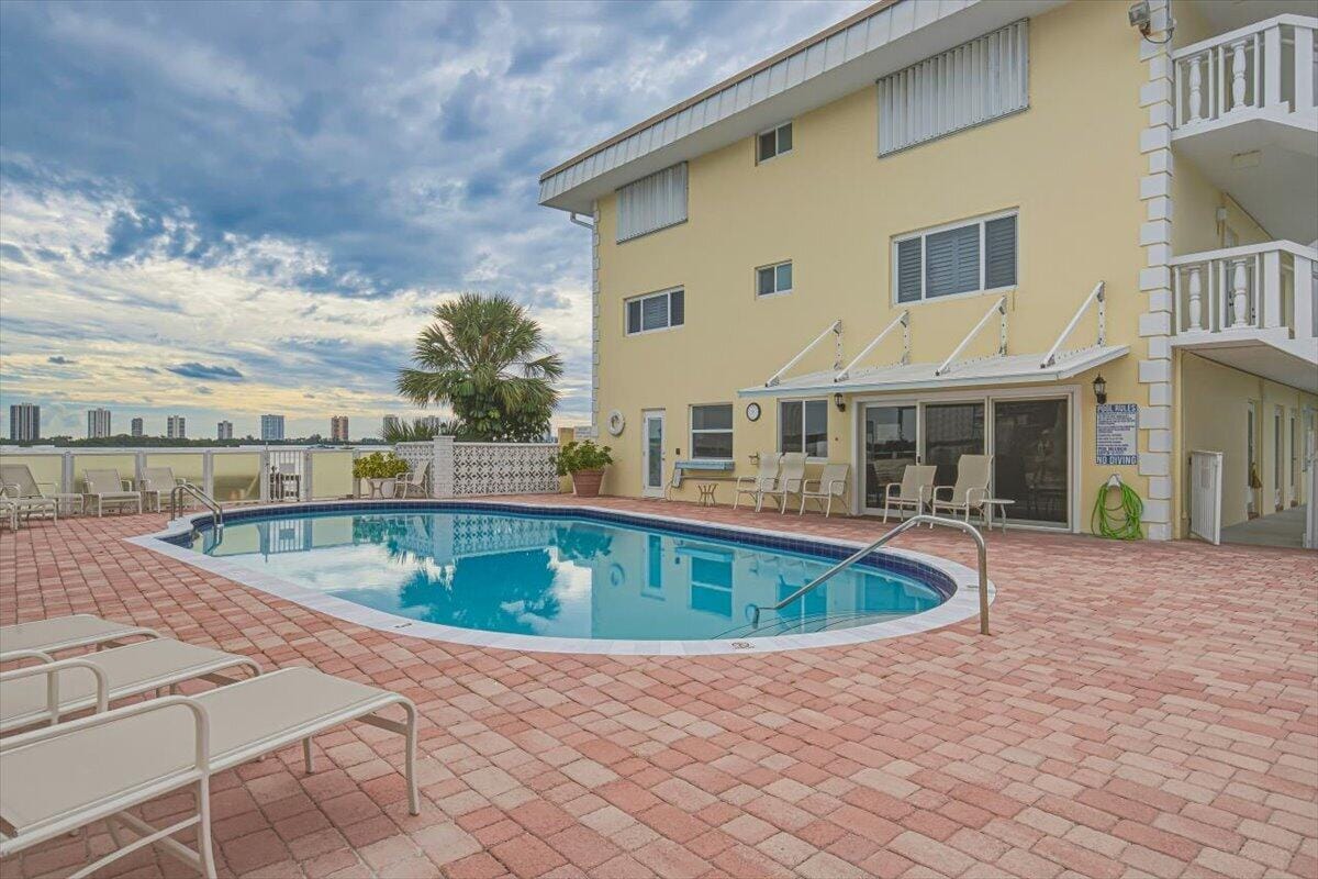 101 Doolen Court 205, North Palm Beach, FL 33408 photo 28