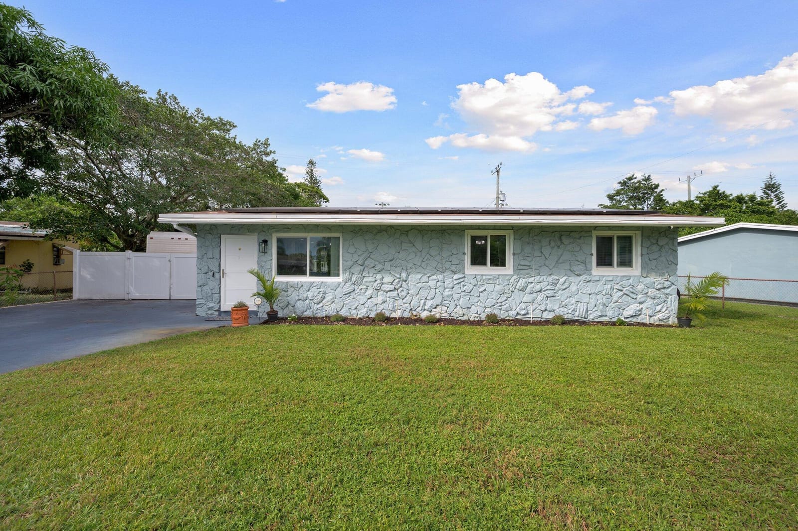 3767 SW 16TH Court