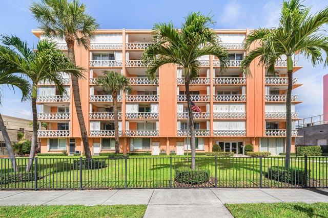 15 S GOLFVIEW Road 206, Lake Worth Beach, FL 33460
