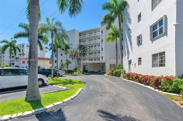 3181 S Ocean Drive 108, Hallandale Beach, FL 33009