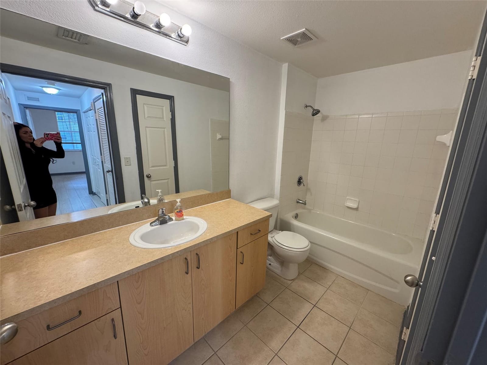 533 NE 3rd Avenue 207, Fort Lauderdale, FL 33301 photo 14