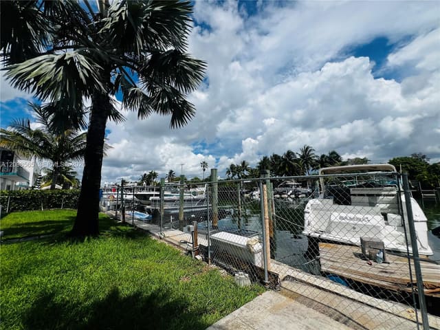 2045 Calais Drive 6, Miami Beach, FL 33141
