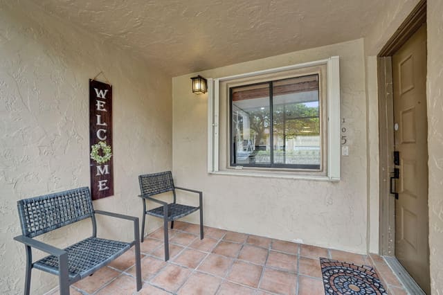 310 Lakeview Drive 105, Weston, FL 33326