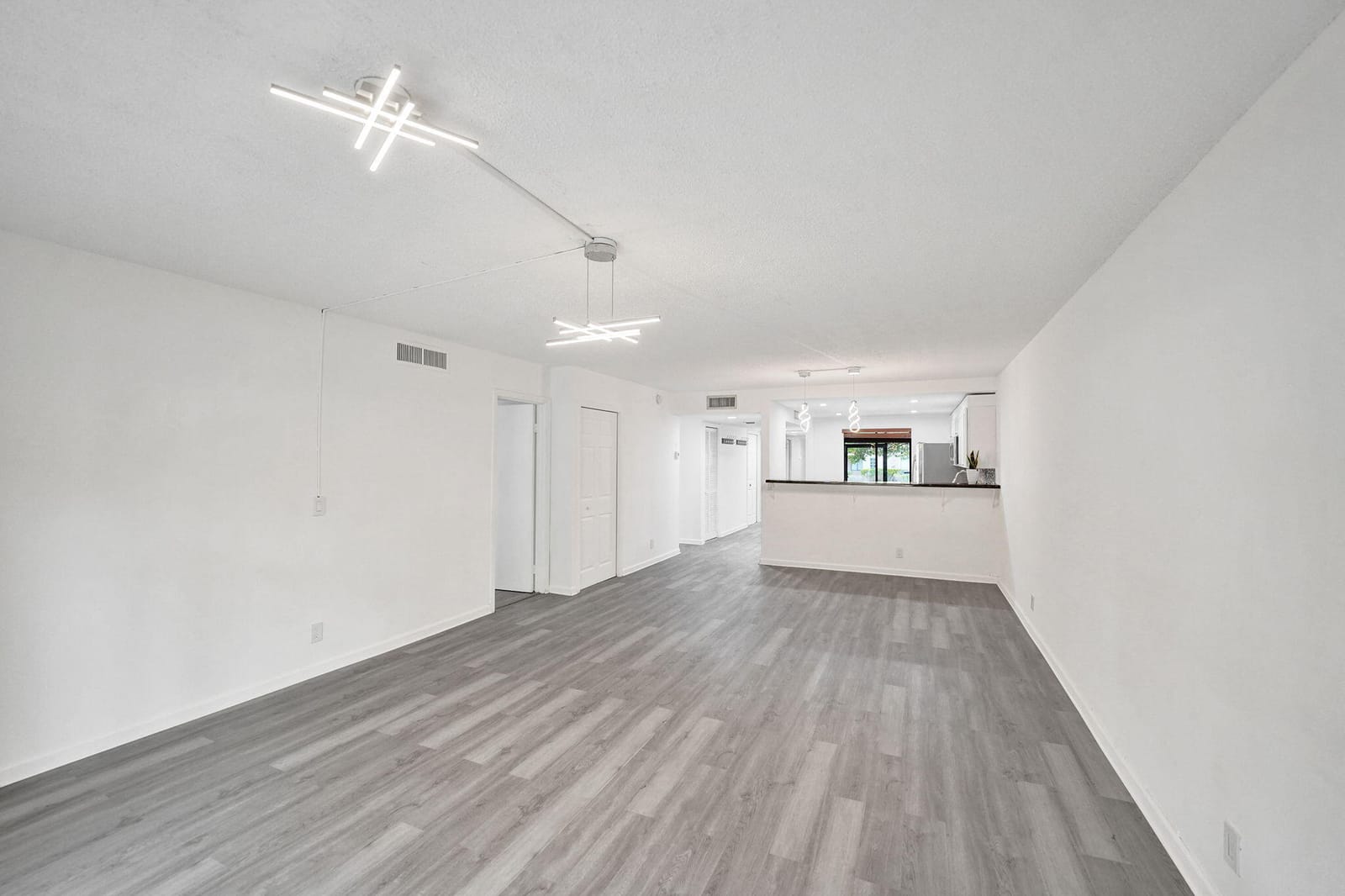 310 Lakeview Drive 105, Weston, FL 33326 photo 12