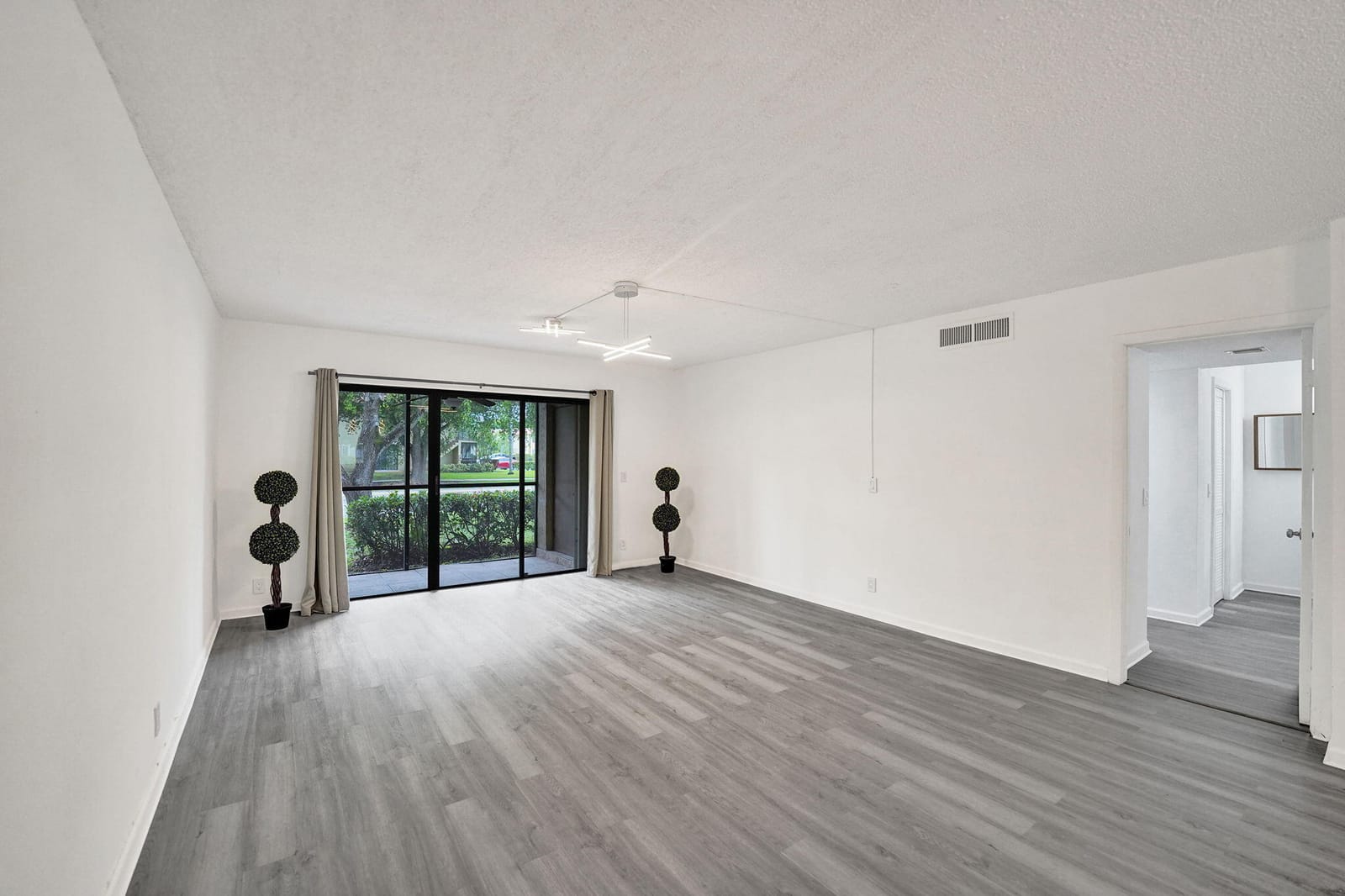 310 Lakeview Drive 105, Weston, FL 33326 photo 13