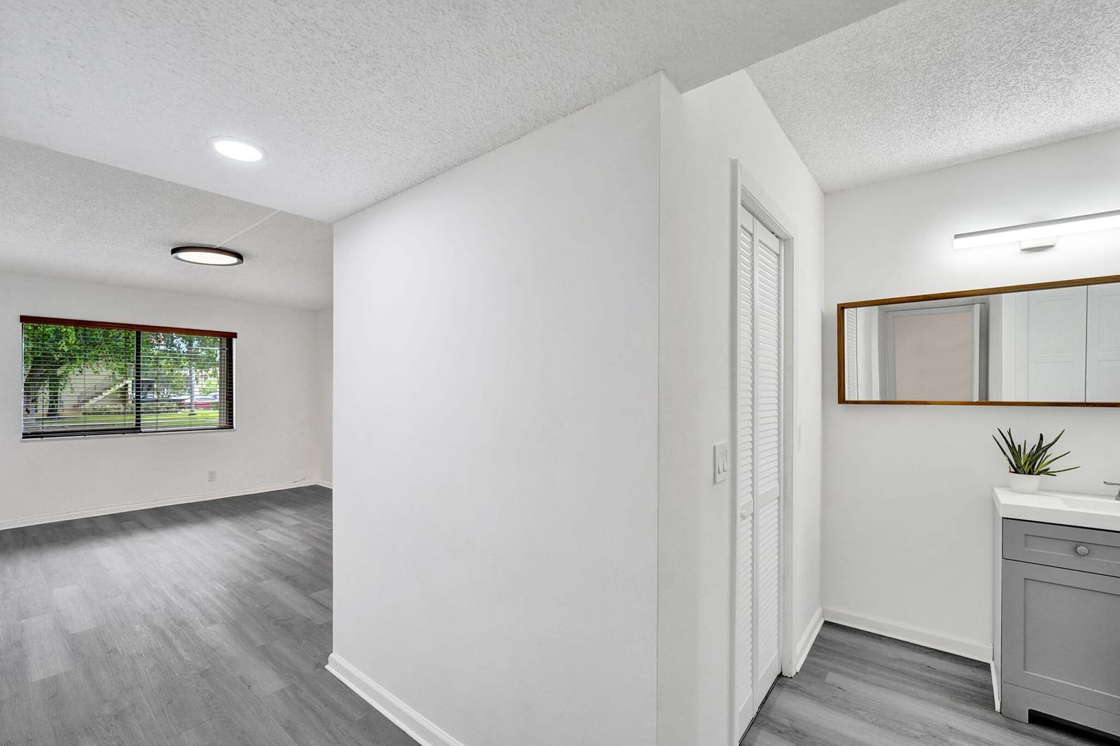 310 Lakeview Drive 105, Weston, FL 33326 photo 17