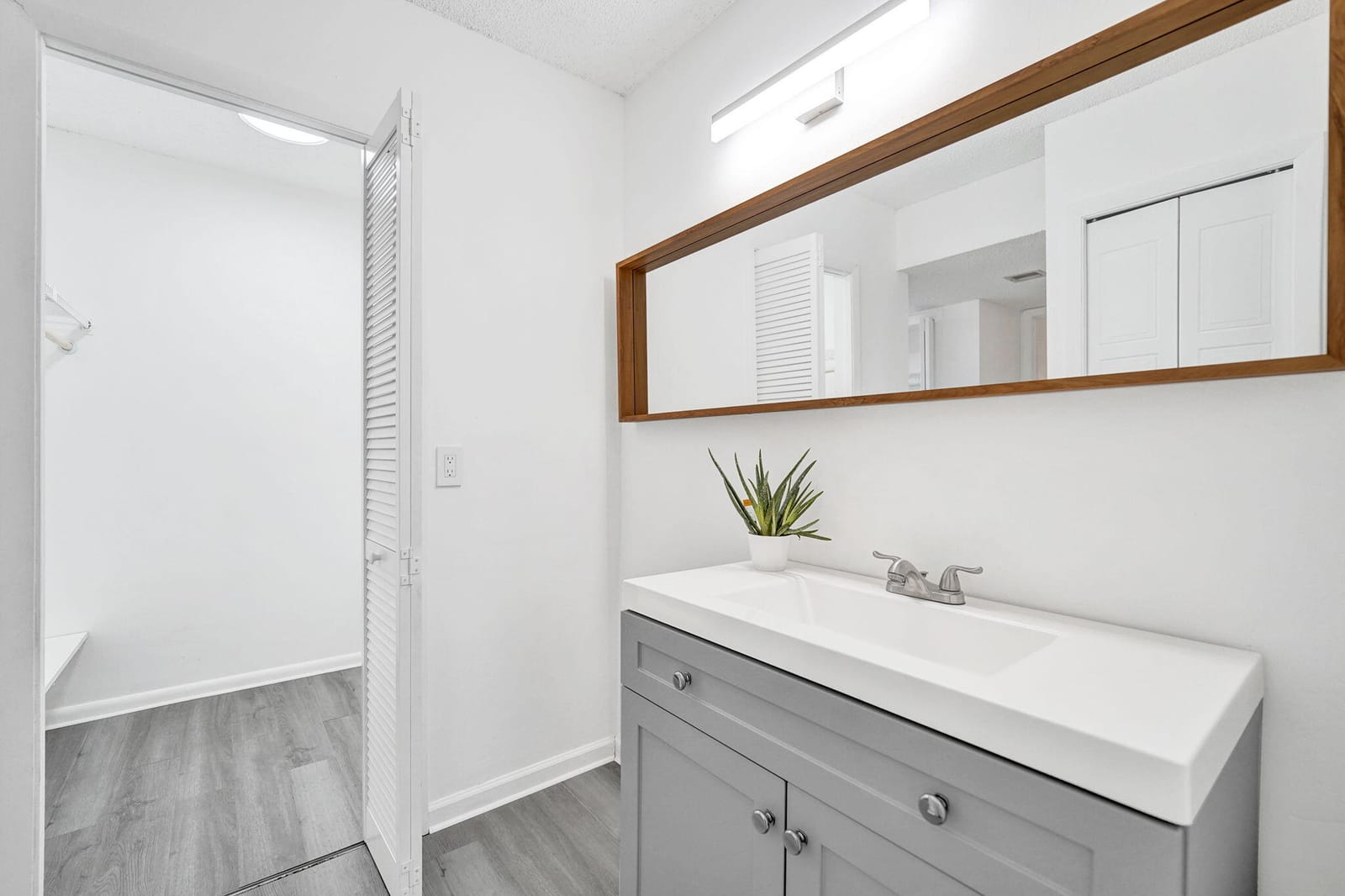 310 Lakeview Drive 105, Weston, FL 33326 photo 18