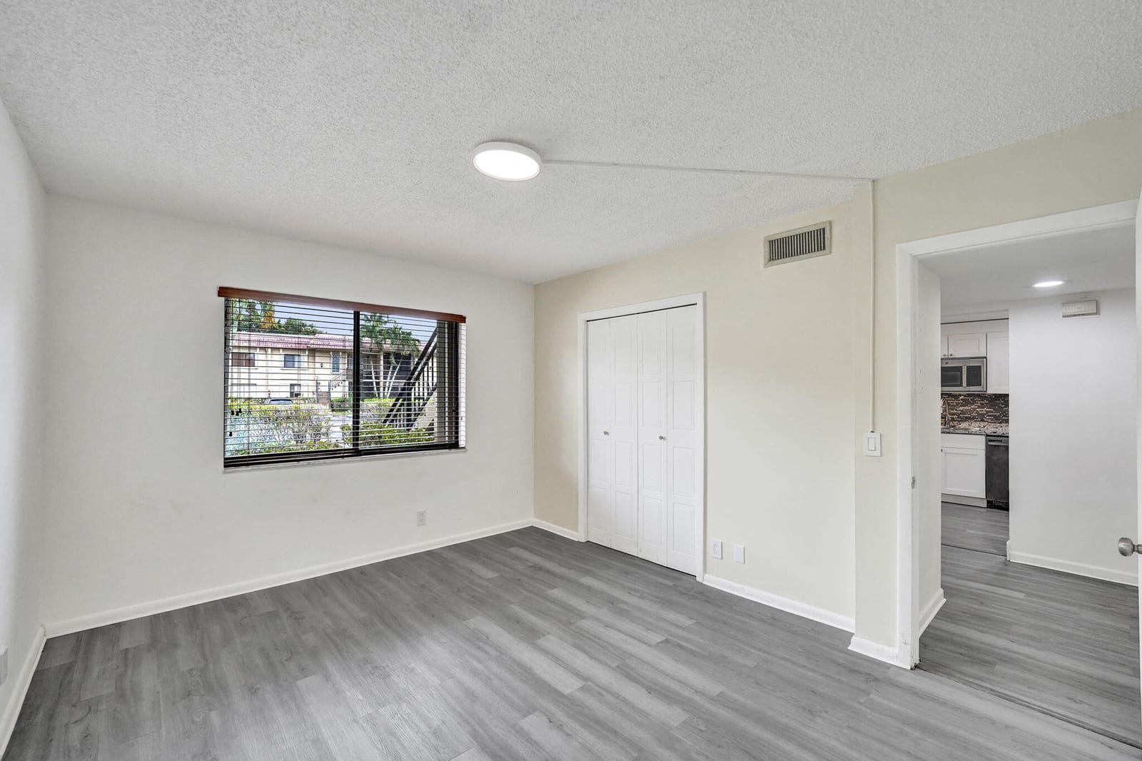 310 Lakeview Drive 105, Weston, FL 33326 photo 22