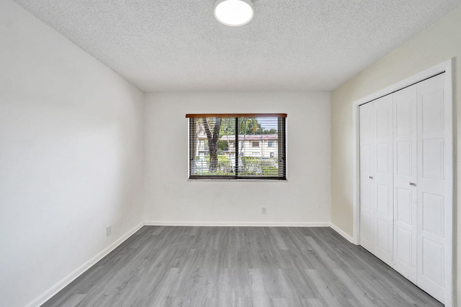 310 Lakeview Drive 105, Weston, FL 33326 photo 23