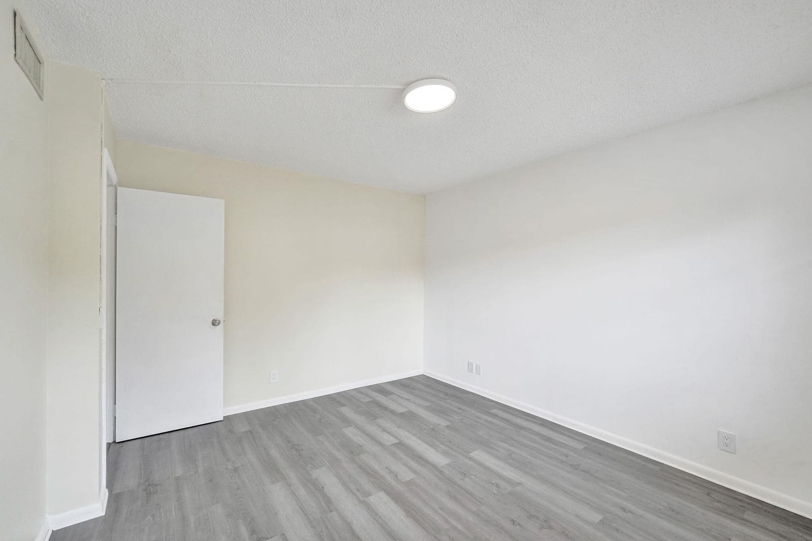 310 Lakeview Drive 105, Weston, FL 33326 photo 24