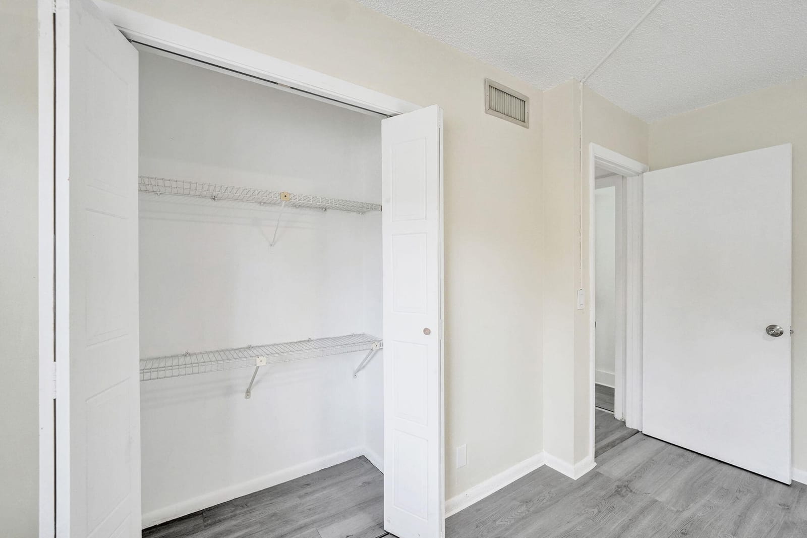 310 Lakeview Drive 105, Weston, FL 33326 photo 25